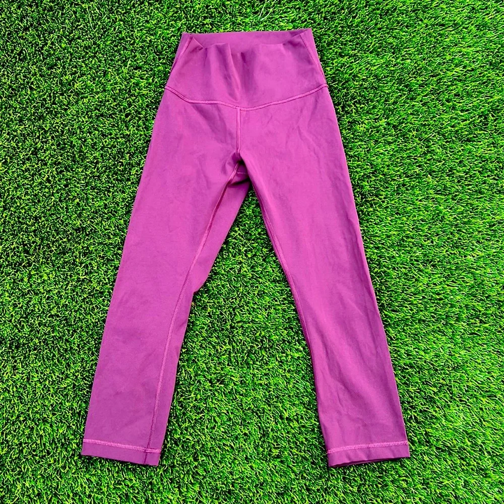 Like New Lululemon Wunder Under Crop Leggings - Picture 1 of 6